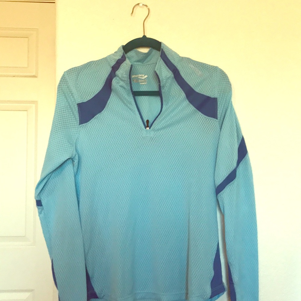 Light athletic pullover